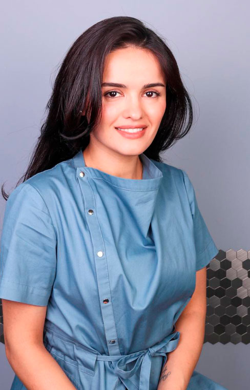 Довлатова Амина Шер, врач-стоматолог-пародонтолог, хирург-имплантолог